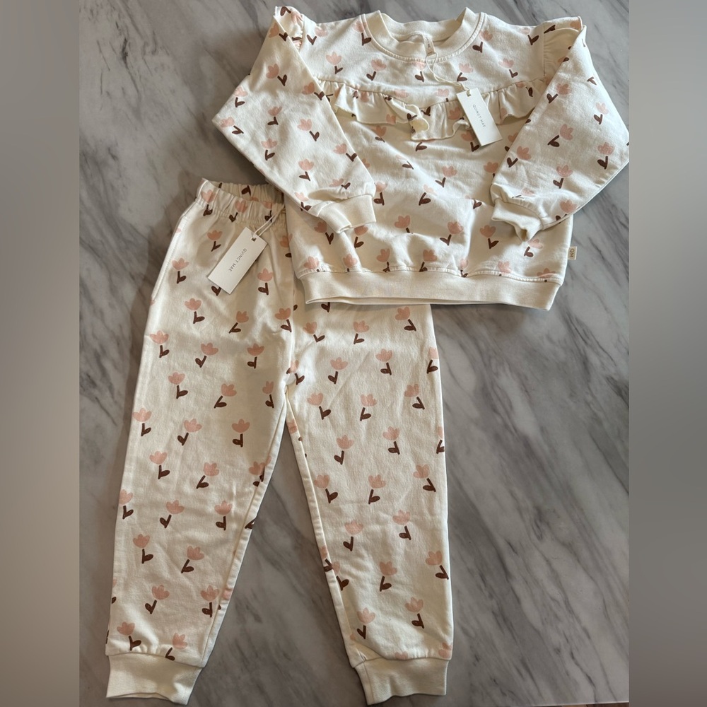 NWT Quincy Mae Tulips Sweatsuit Set 4-5y
